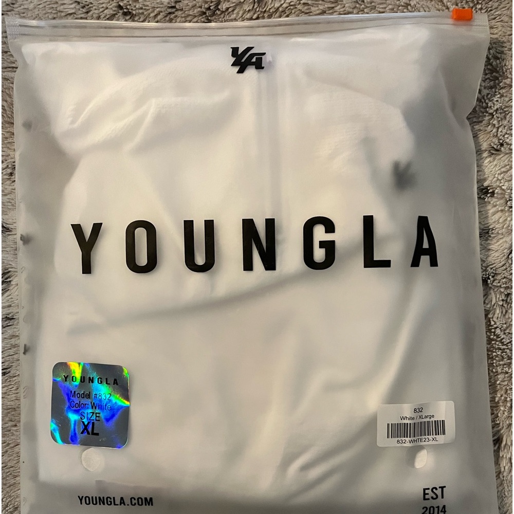 Men’s Young LA top